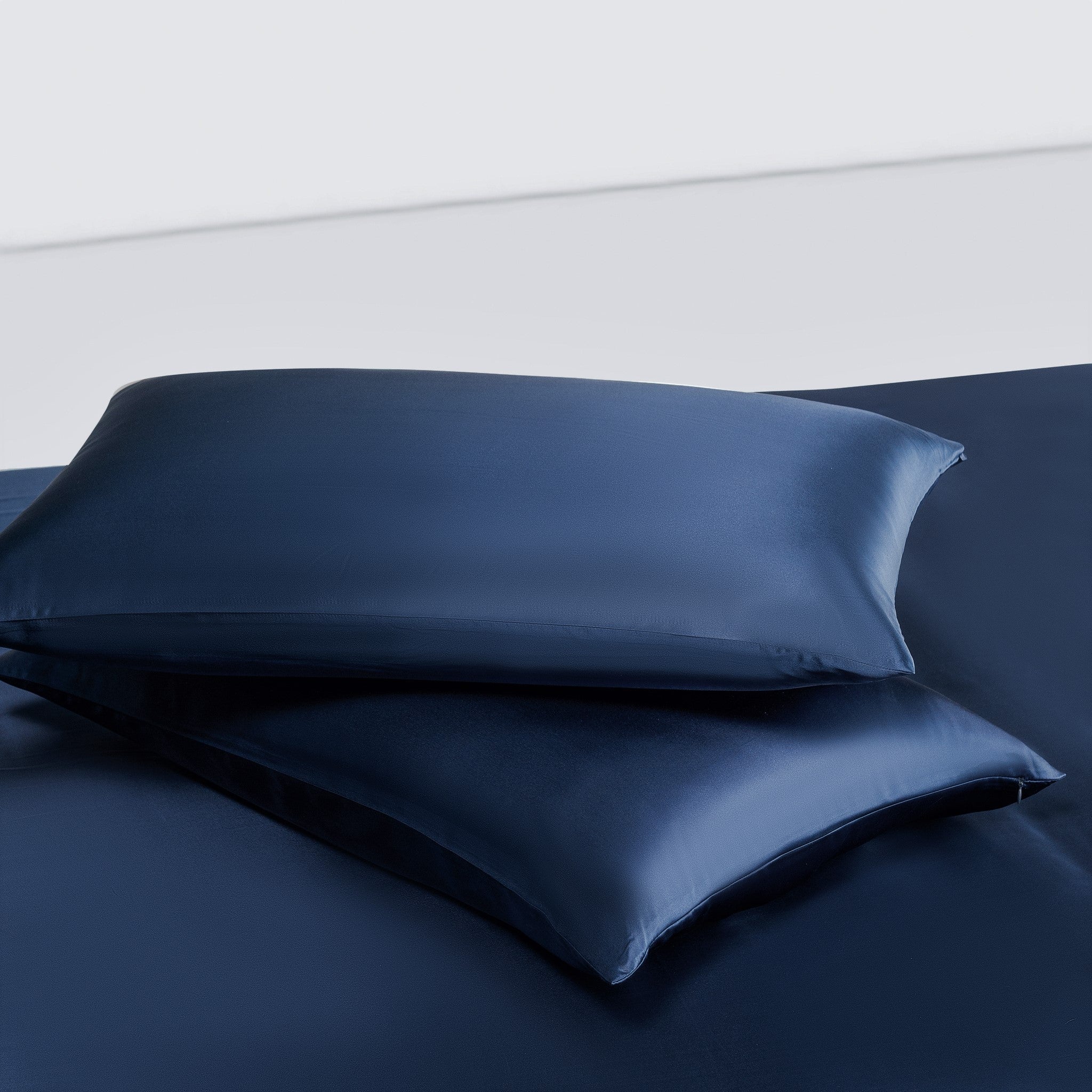 Silk Pillowcase: Cloud 9 Silk Pillowcase - Night-Sky Navy – Moonlit Skincare