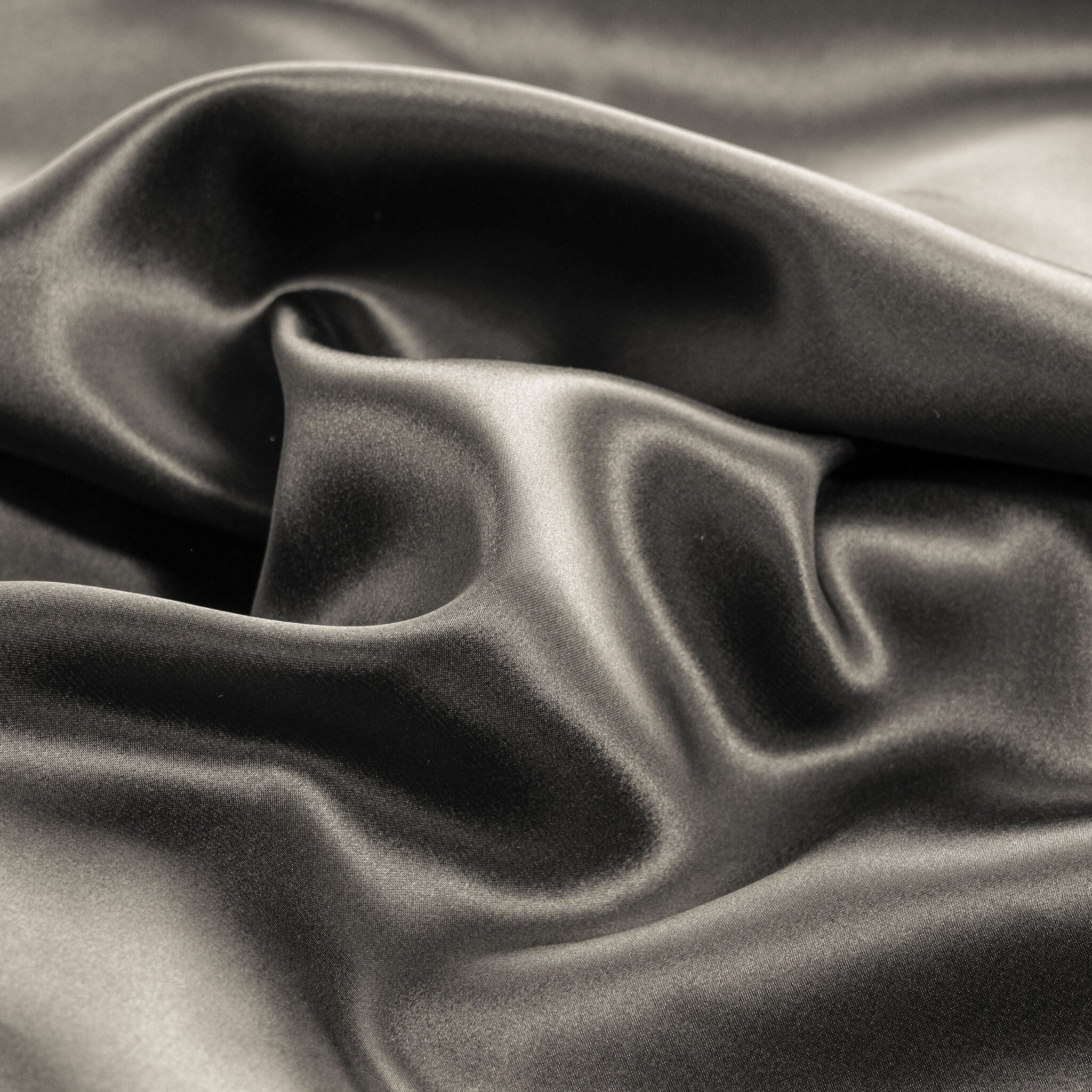 THE ABSOLUTE SILK FITTED SHEET (22 MOMME) – The Silk Space